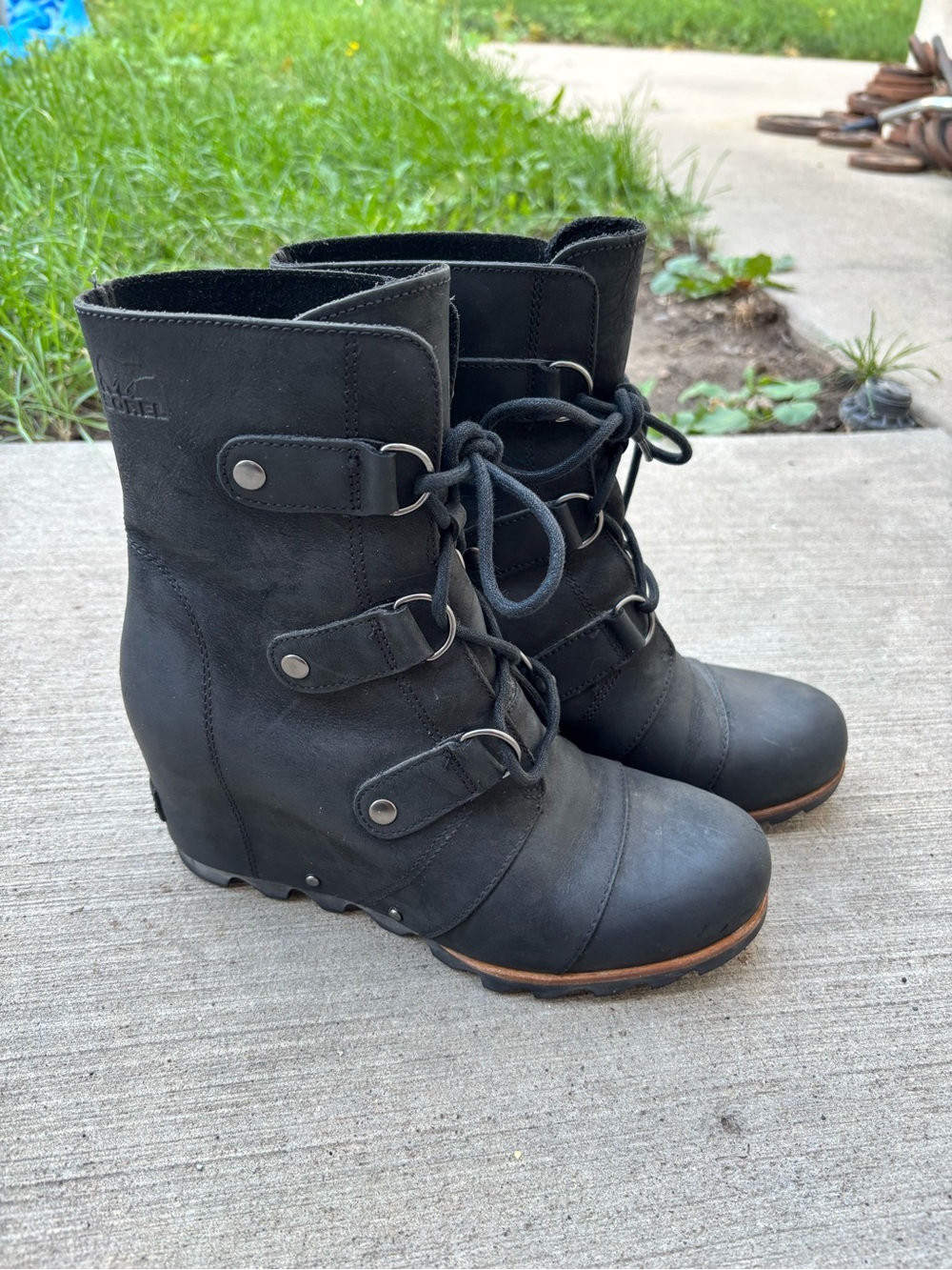 Sorel Black Lace-Up Wedge Combat Boots size 9